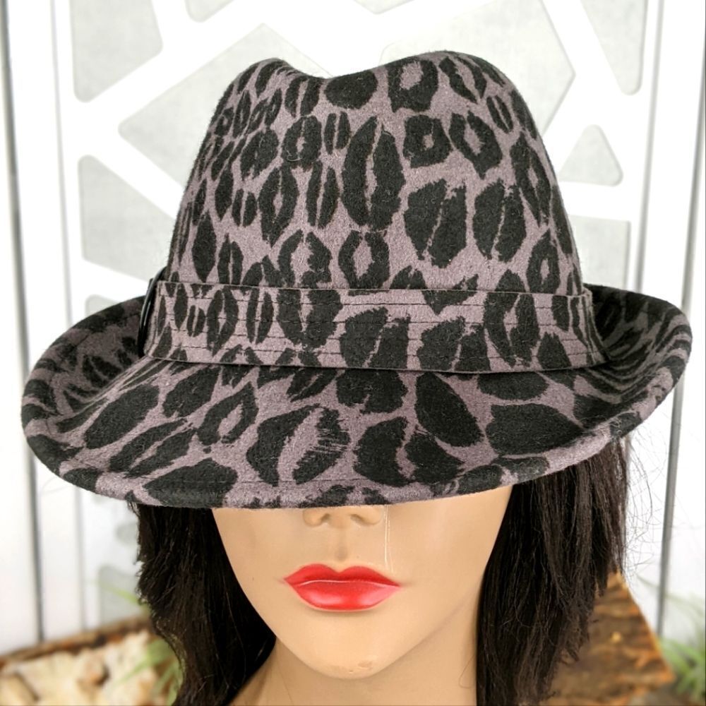 Kirna Zabête 100% Wool Fedora in Black/Gray Kiss Print